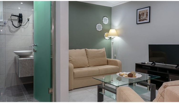 Pantheon Hotel - NR, Закинф